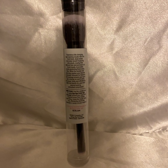 It cosmetics bundle with bag - Picture 6 of 15